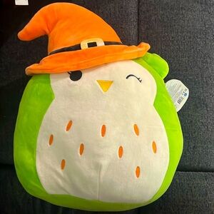 Alder a Halloween owl squishmallow